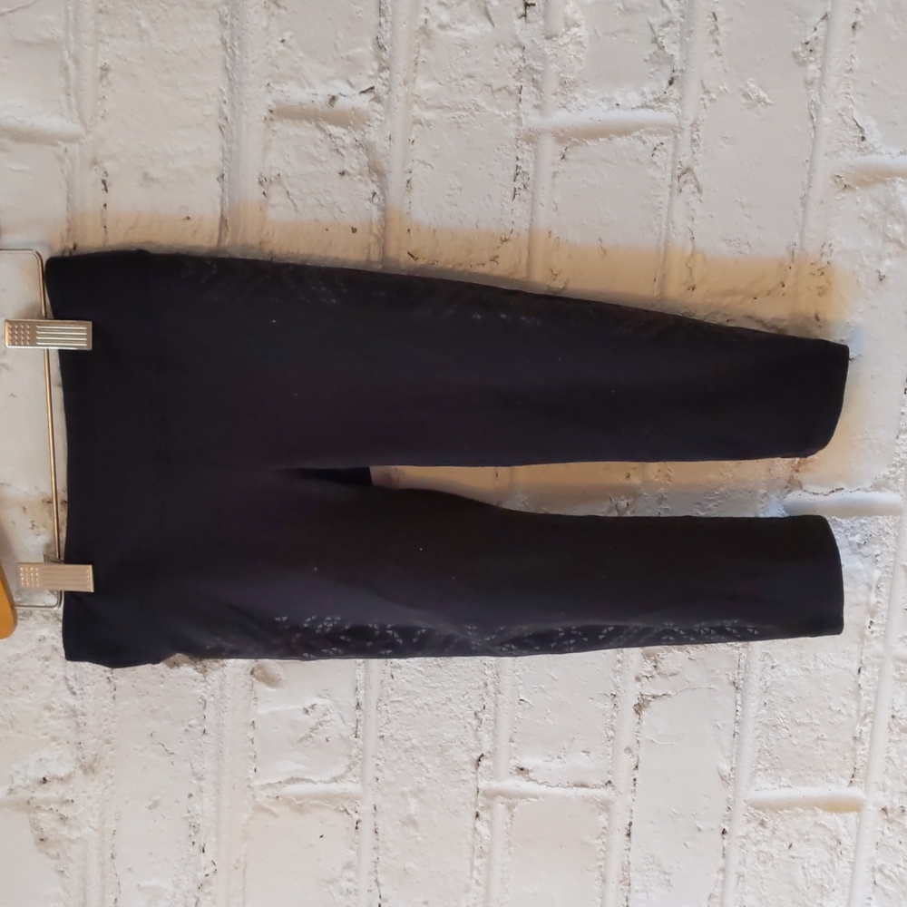 Ivivva black leggings with side design